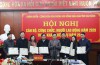 Phó Chủ tịch phụ trách HĐND tỉnh Nông Thanh Tùng tặng danh hiệu Chiến sĩ thi đua cơ sở cho các cá nhân.