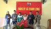 Chủ tịch UBND tỉnh Hoàng Xuân Ánh trao kinh phí hỗ trợ xóa nhà tạm, nhà dột nát cho 2 hộ nghèo xã Thanh Long (Hà Quảng).