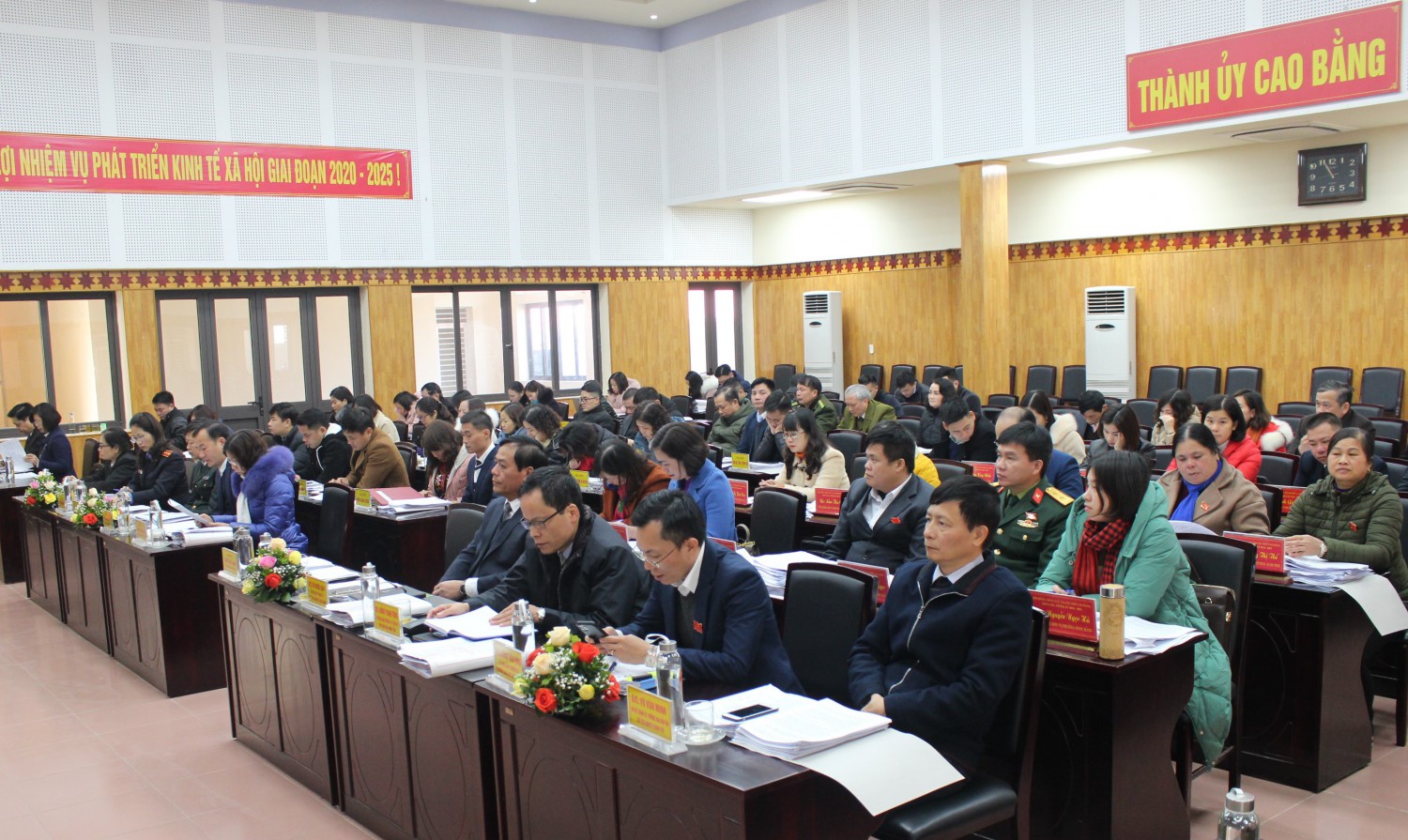 Các đại biểu dự kỳ họp thứ 12, HĐND thành phố Cao Bằng. (ảnh BCB)