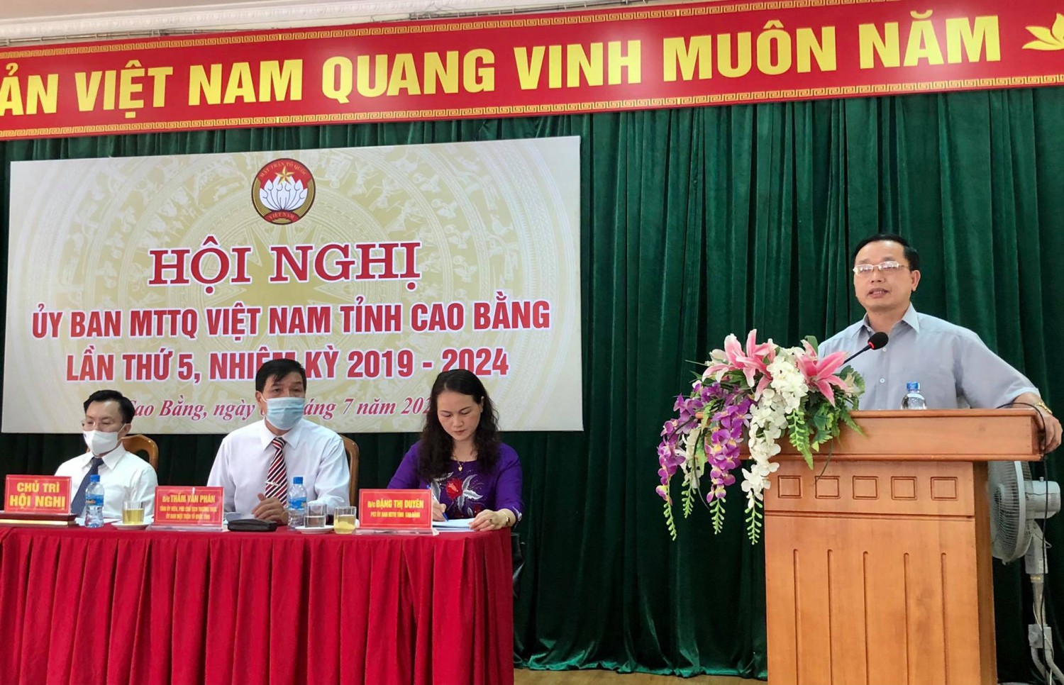 Phó Bí thư Tỉnh uỷ, Chủ tịch HĐND tỉnh Triệu Đình Lê phát biểu tại Hội nghị