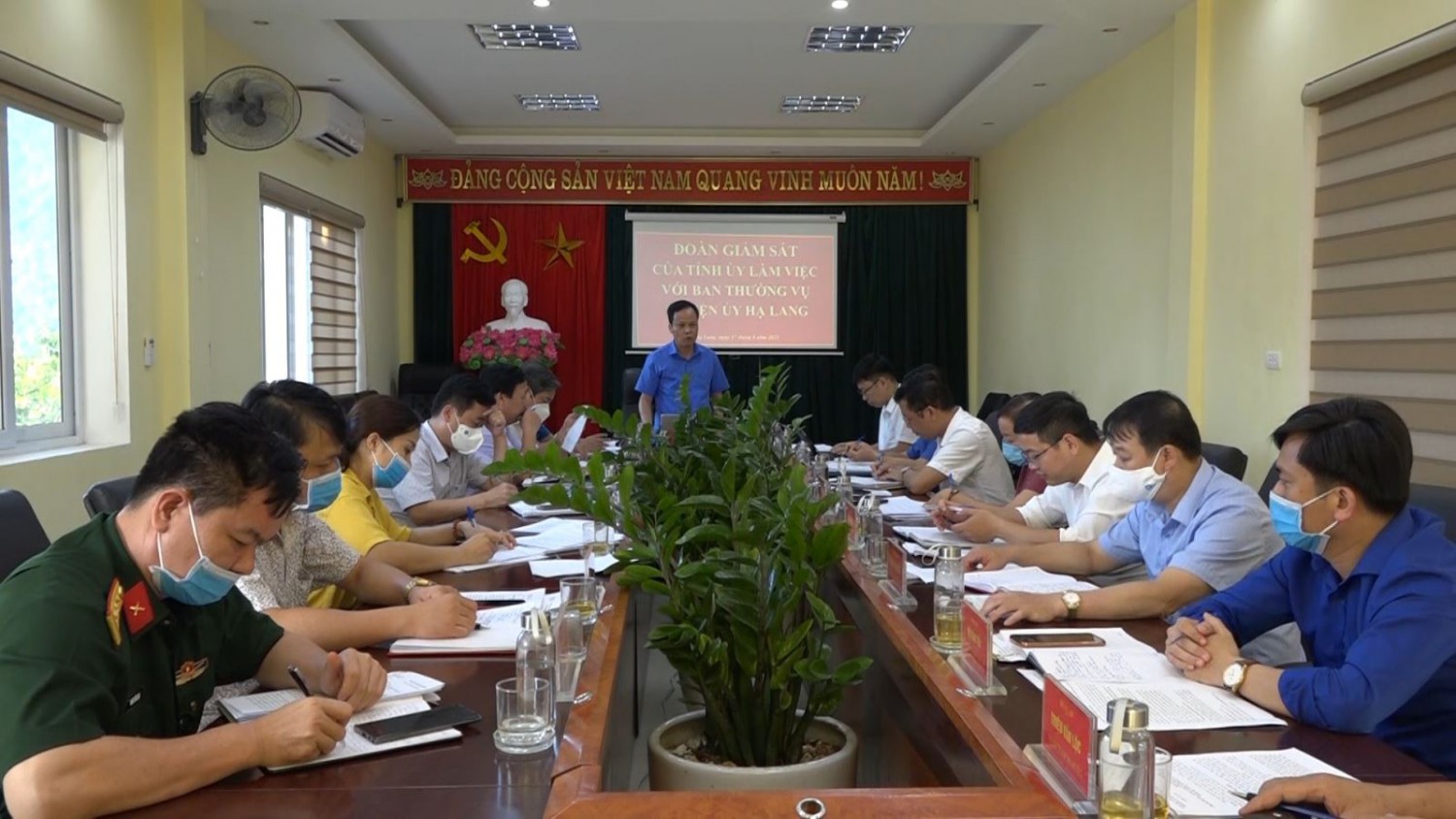 Đồng chí Nông Thanh Tùng, Ủy viên Ban Thường vụ Tỉnh ủy, Phó Chủ tịch HĐND tỉnh phát biểu kết luận buổi làm việc.