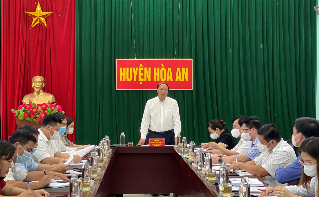 Phó chủ tịch HĐND tỉnh - Hoàng Văn Thạch phát biểu tại buổi làm việc