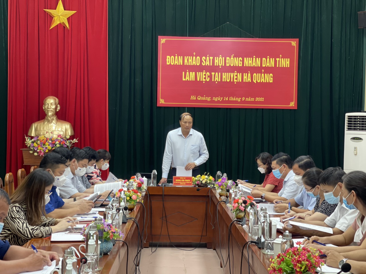 Đ/c Hoàng Văn Thạch, Phó Chủ tịch HĐND tỉnh phát biểu tại buổi làm việc với UBND huyện Hà Quảng