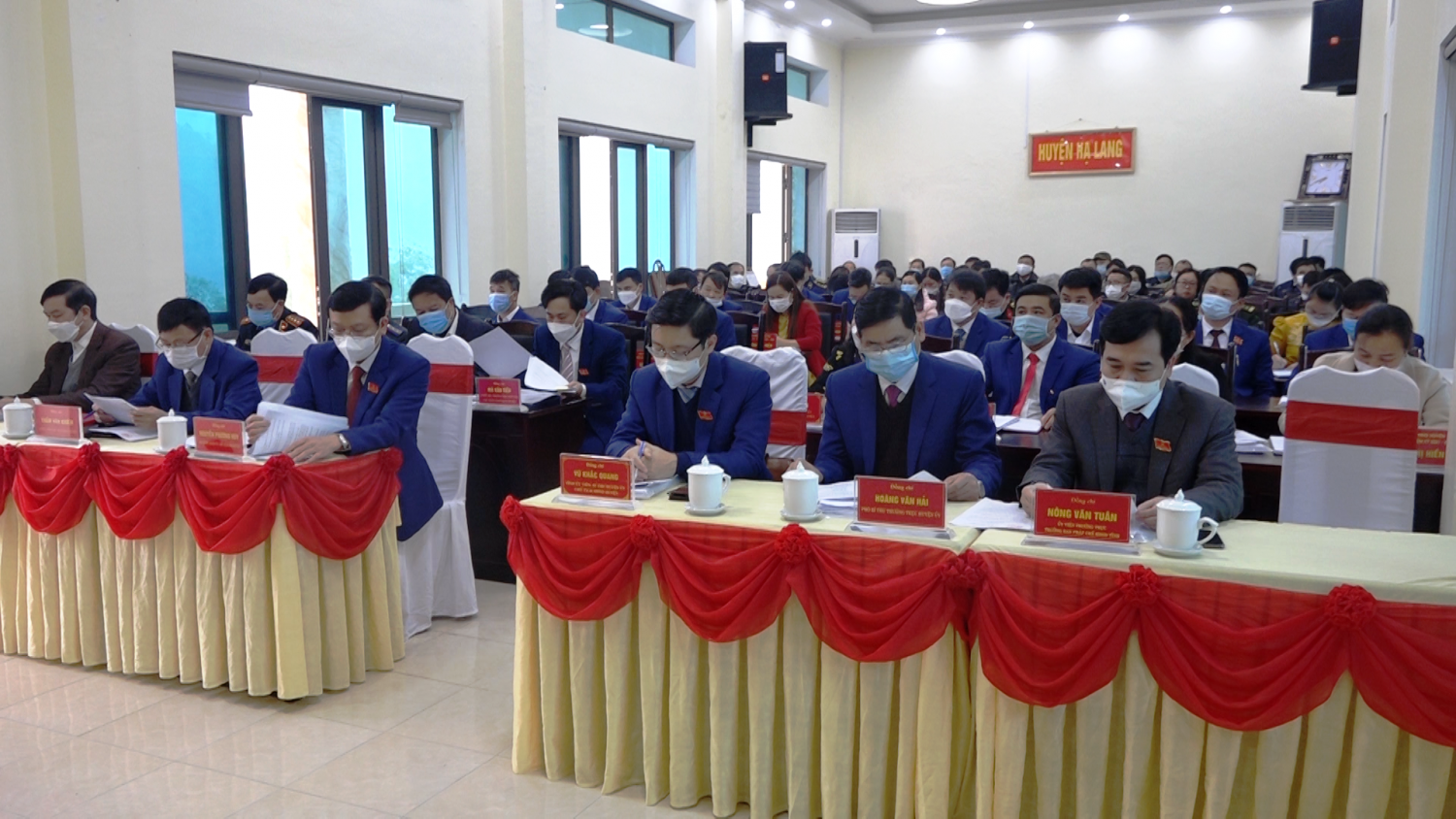 Các đại biểu dự kỳ họp thứ 4 HĐND huyện Hạ Lang