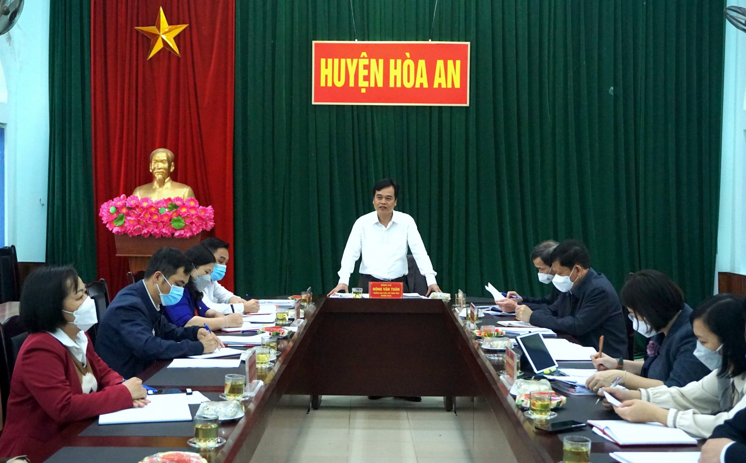 Đoàn giám sát làm việc tại UBND huyện Hòa An