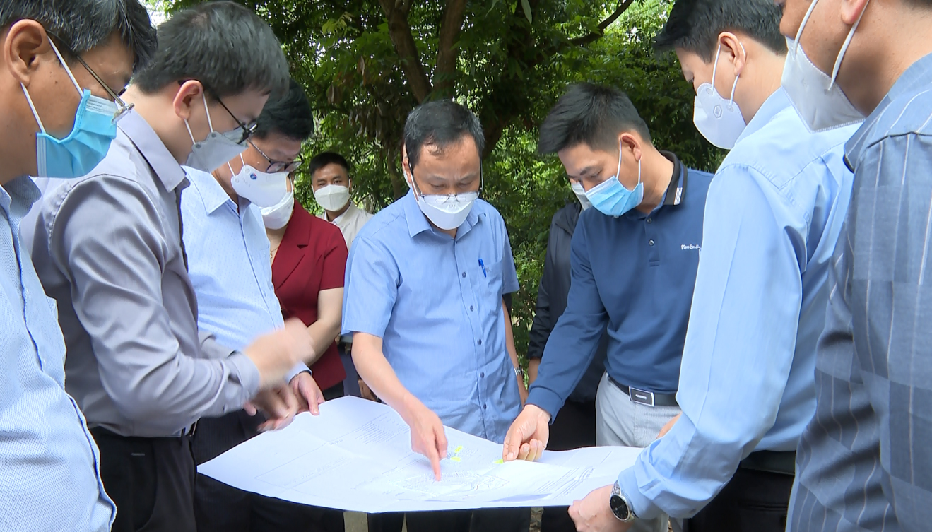 Thường trực HĐND tỉnh giám sát thực địa tại khu tái định cư Trường Nghề km4 phường Sông Hiến, thành phố Cao Bằng.