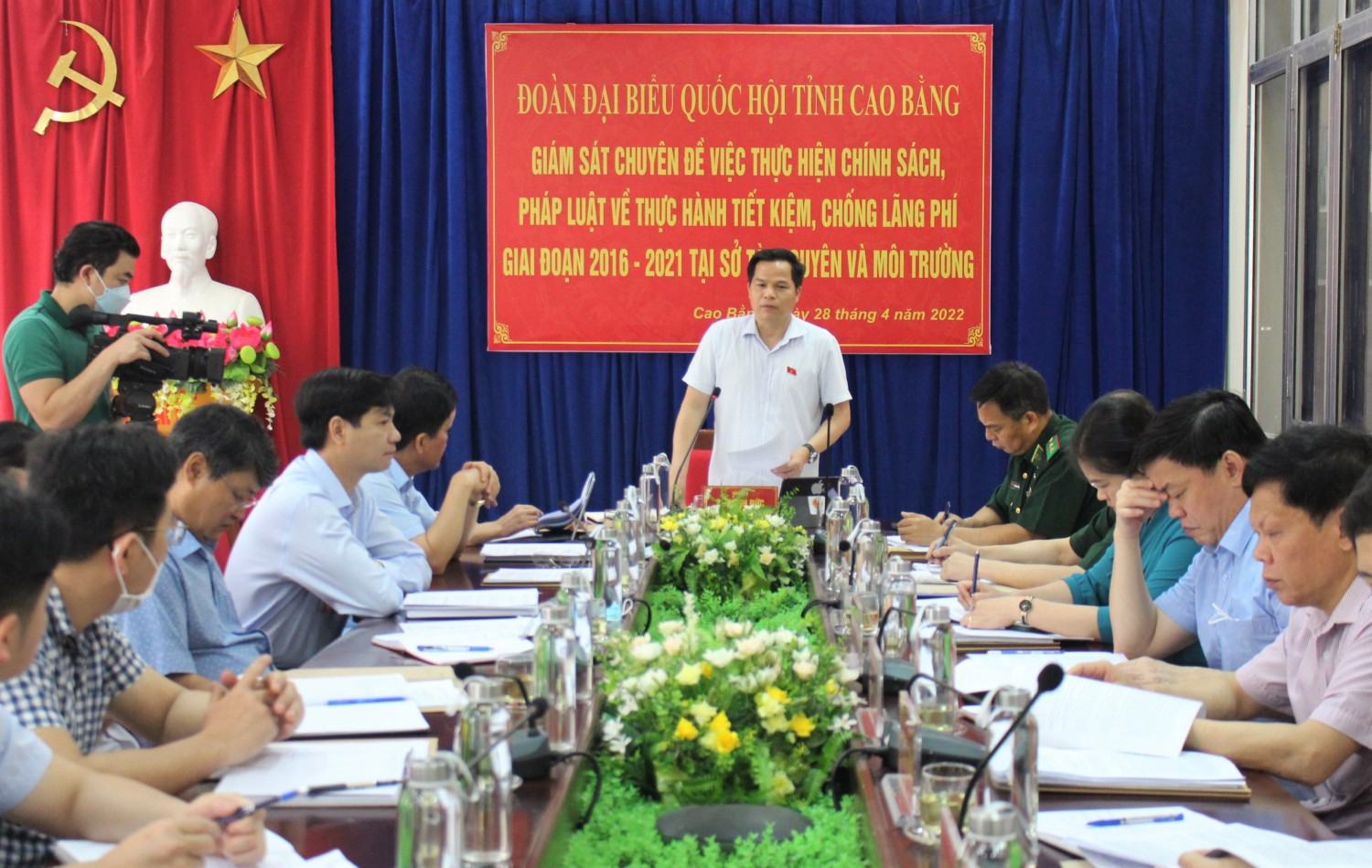 Phó trưởng đoàn chuyên trách Đoàn đại biểu Quốc hội tỉnh Bế Minh Đức phát biểu tại buổi giám sát.