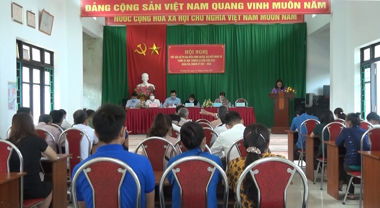Đại biểu HĐND huyện Hà Quảng tiếp xúc cử tri xã Trường Hà.