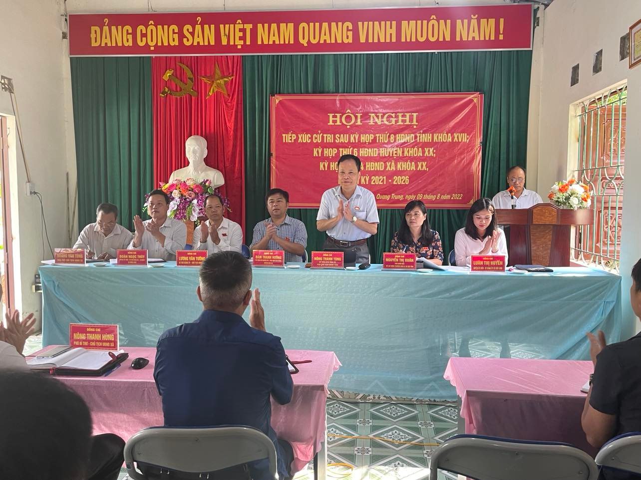 Phó Chủ tịch HĐND tỉnh Nông Thanh Tùng tiếp xúc cử tri sau kỳ họp thứ 8 HĐND tỉnh khóa XVII tại xã Quang Trung huyện Hòa An.