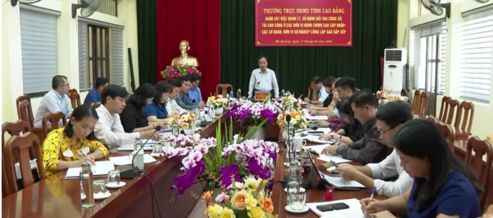 Đoàn giám sát làm việc tại UBND huyện Hà Quảng