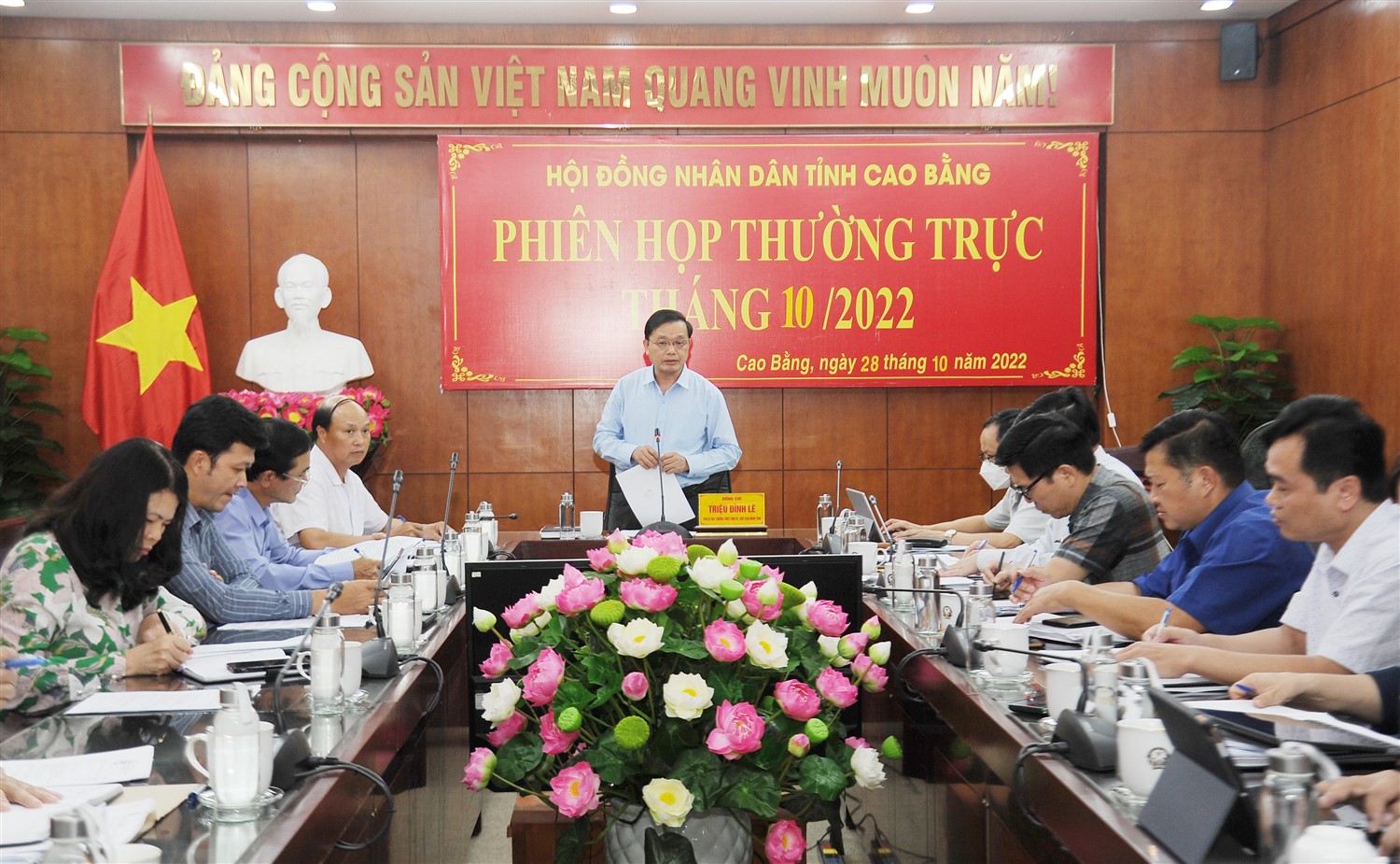 Phó Bí thư Thường trực Tỉnh ủy, Chủ tịch HĐND tỉnh Triệu Đình Lê phát biểu chỉ đạo phiên họp
