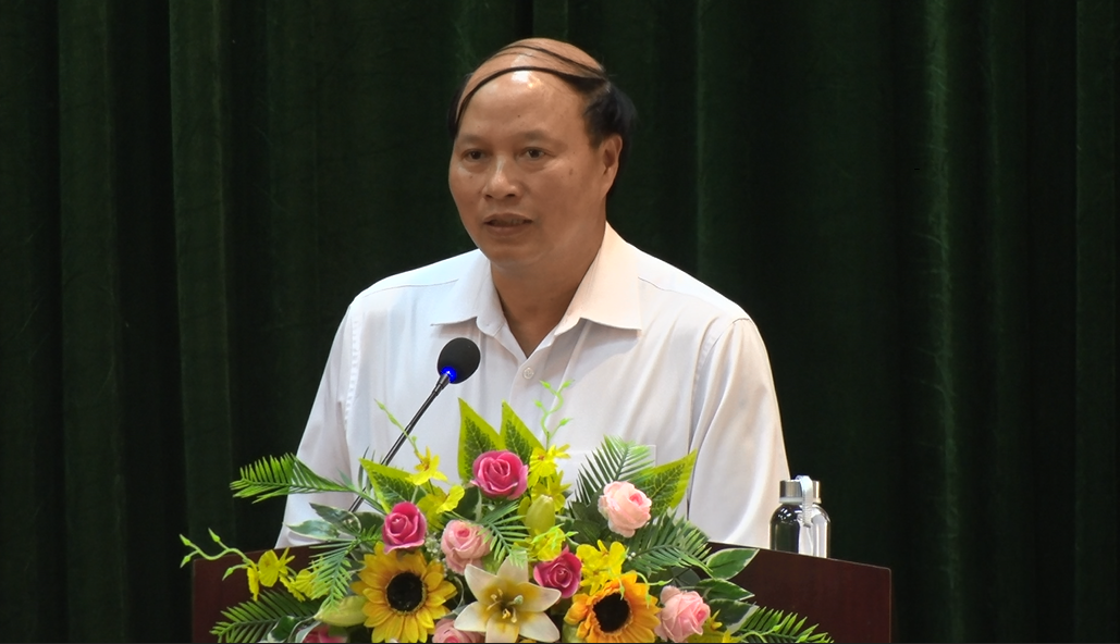 Phó Chủ tịch HĐND tỉnh Hoàng Văn Thạch phát biểu tại kỳ họp HĐND huyện