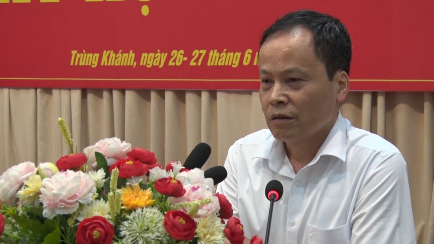 Phó Chủ tịch HĐND tỉnh Nông Thanh Tùng phát biểu chỉ đạo kỳ họp.