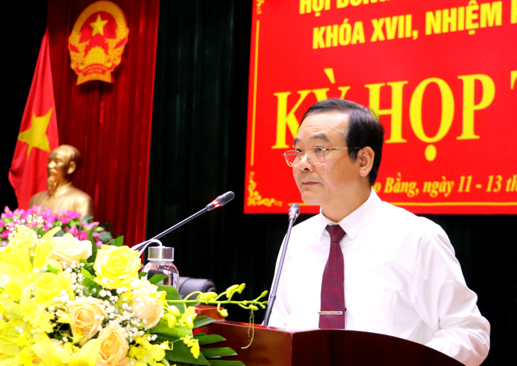 Phó Chủ tịch UBND tỉnh Nguyễn Trung Thảo báo cáo trả lời ý kiến, kiến nghị của cử tri trước kỳ họp thứ 14 HĐND tỉnh