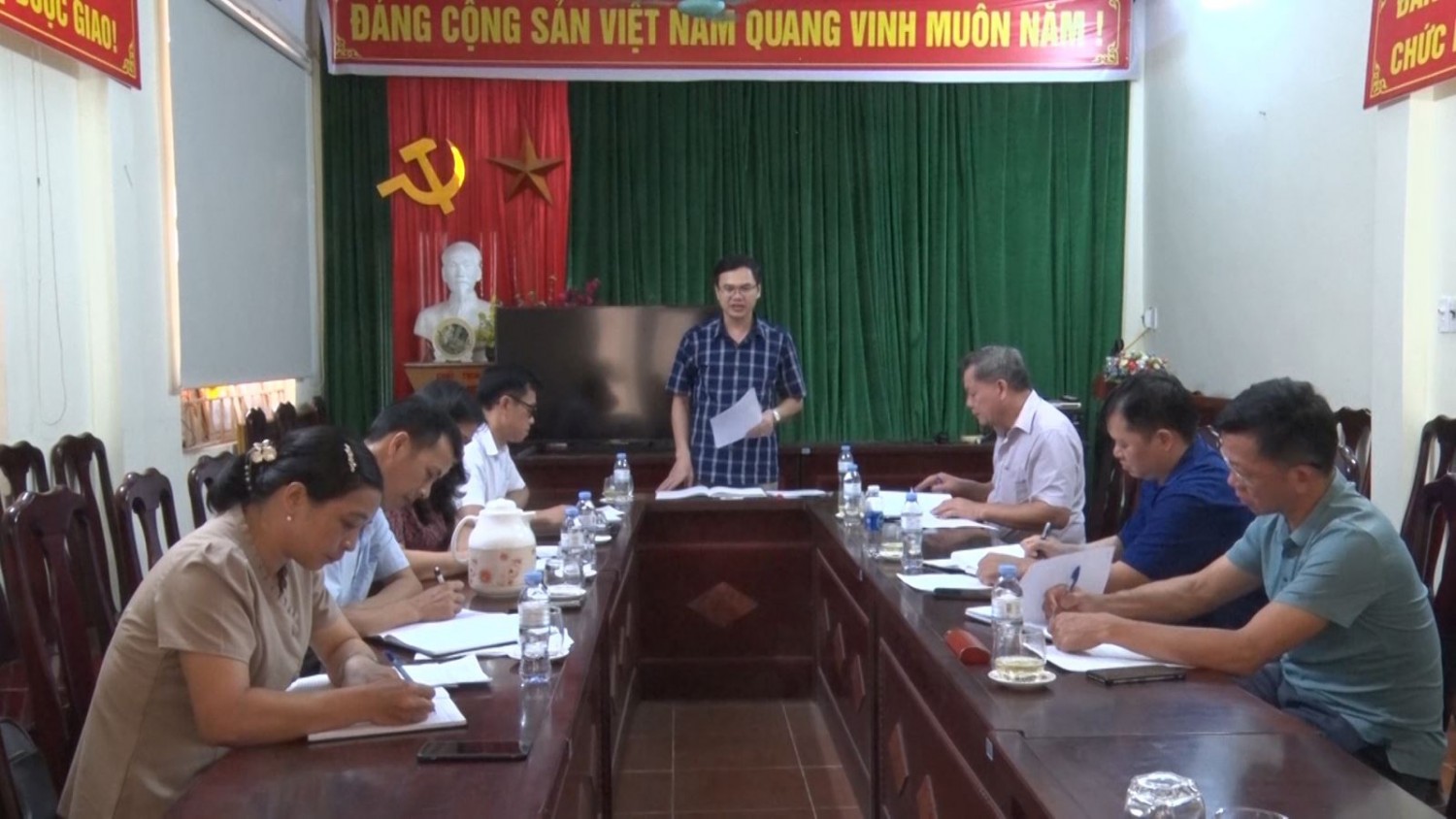 Ban Kinh tế - Xã hội HĐND huyện Hà Quảng giám sát tình hình thực hiện chính sách pháp luật, bảo vệ môi trường tại Phòng Tài nguyên và Môi trường huyện.