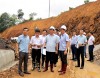 Đoàn công tác kiểm tra đoạn đường Km 84+500 thuộc xã Chí Viễn (Trùng Khánh).