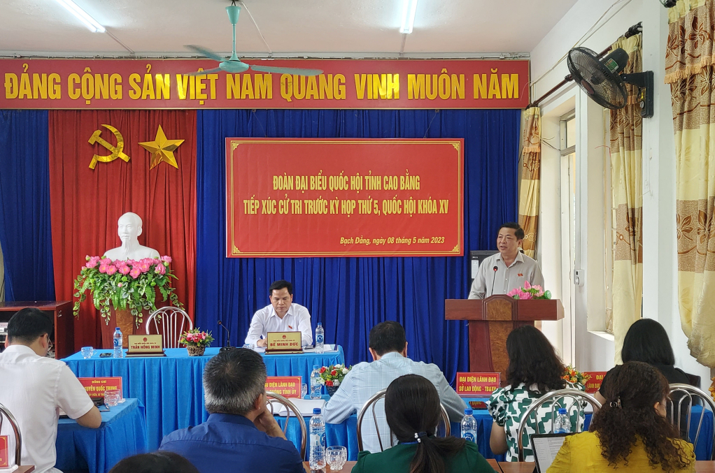 Bí thư Tỉnh ủy Trần Hồng Minh phát biểu tại buổi tiếp xúc.