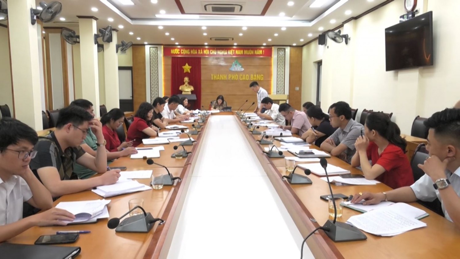 Ban Pháp chế HĐND thành phố Cao Bằng làm việc với các phường, xã về giám sát việc chấp hành quy định cấp phép xây dựng và hoạt động kiểm tra sau cấp phép.