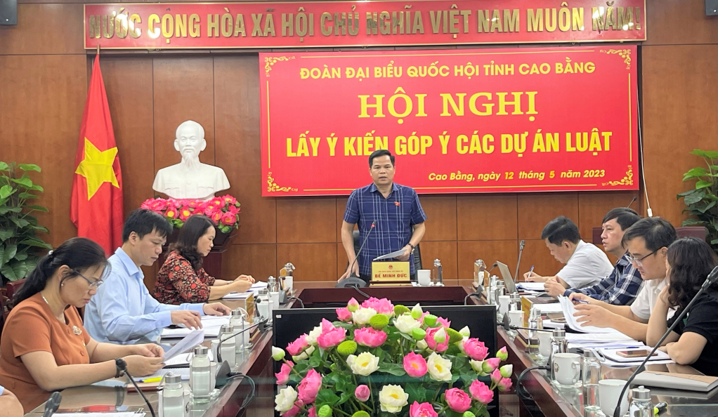 hó trưởng đoàn chuyên trách Đoàn đại biểu Quốc hội tỉnh Bế Minh Đức chủ trì hội nghị.