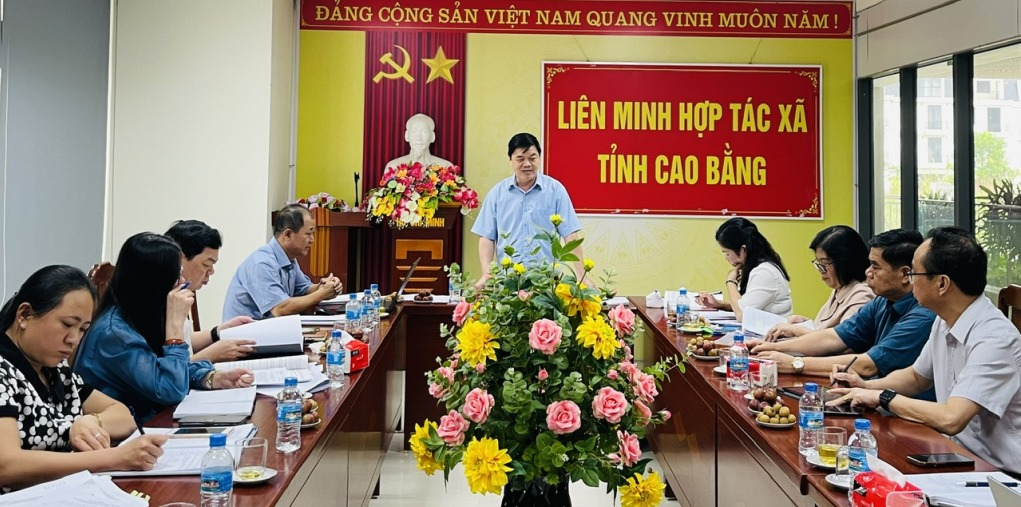 Trưởng Ban Kinh tế - Ngân sách HĐND tỉnh La Văn Hồng phát biểu tại buổi làm việc.
