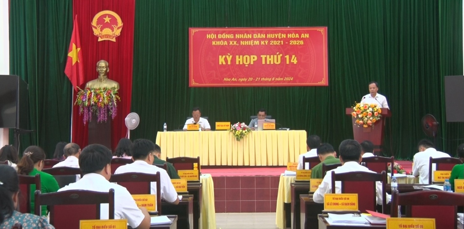 Đồng chí Nông Thanh Tùng, Ủy viên BTV Tỉnh ủy, Phó Chủ tịch HĐND tỉnh phát biểu chỉ đạo tại Kỳ họp.